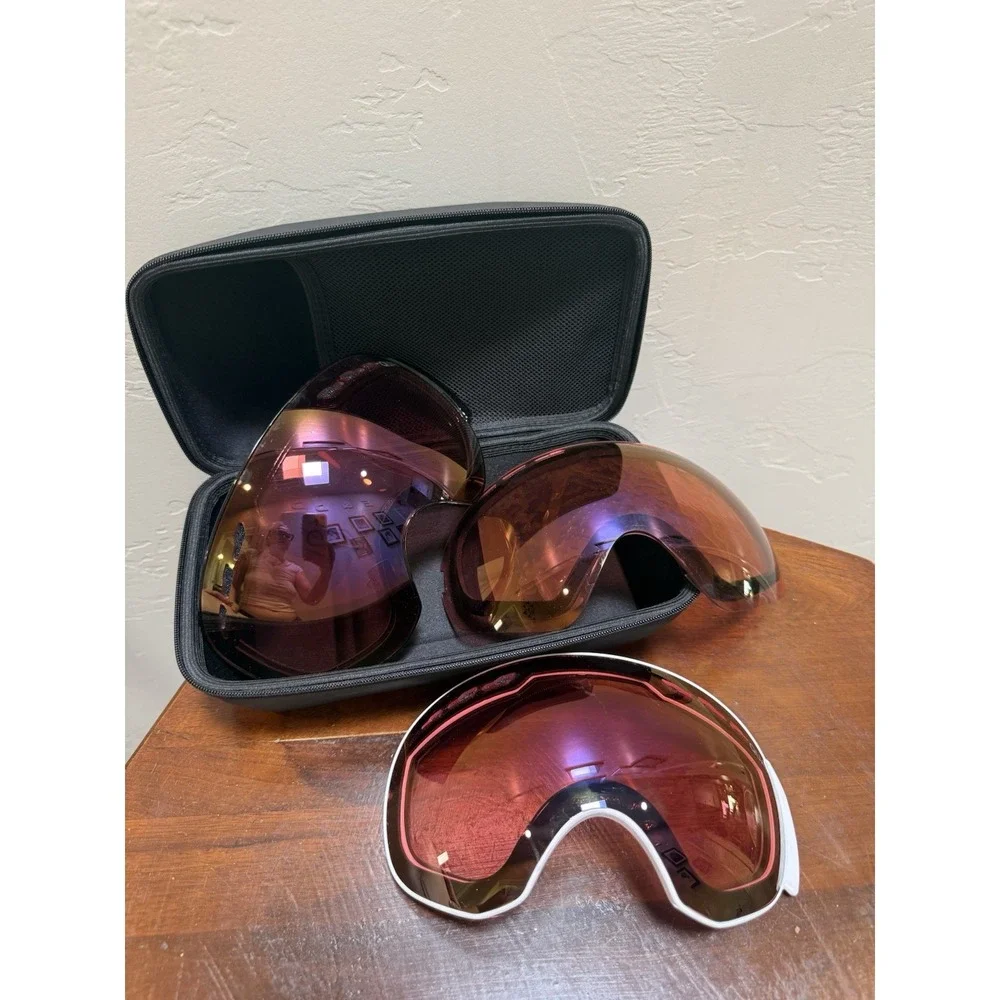 Quay Australia Mogul Snow Goggles Set - 3 Multi-Color Lenses (1 Brand New) Case